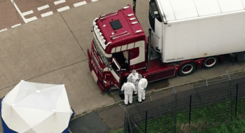 Caminhão é encontrado no Reino Unido com 39 pessoas mortas